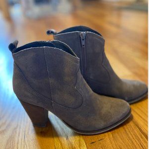 Steve Madden Tan Heeled Suede Boots - Size 8